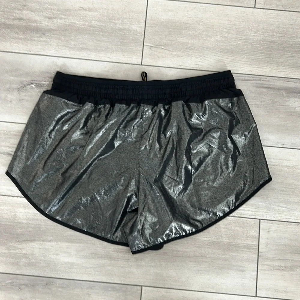 Nike Women's Icon Clash Tempo Luxe Black Metal Running shorts size large